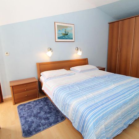 Apartments By The Sea Mandre, Pag - 6284 Kolan Room photo