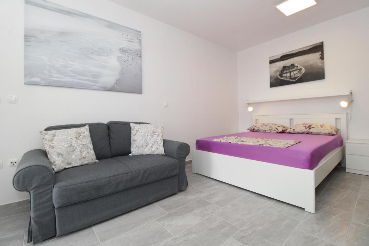 Apartments By The Sea Mandre, Pag - 6284 Kolan Exterior photo