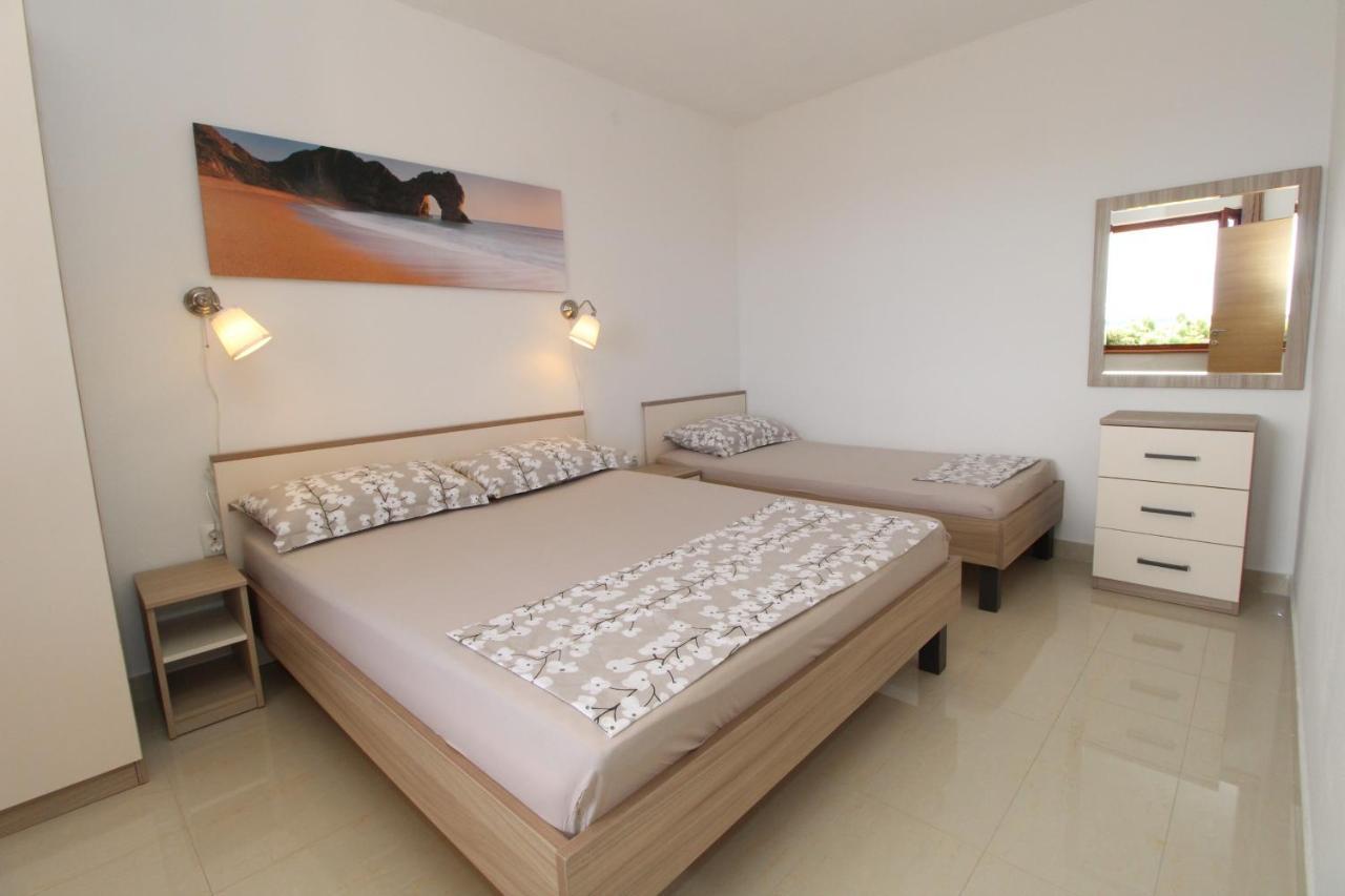 Apartments By The Sea Mandre, Pag - 6284 Kolan Exterior photo