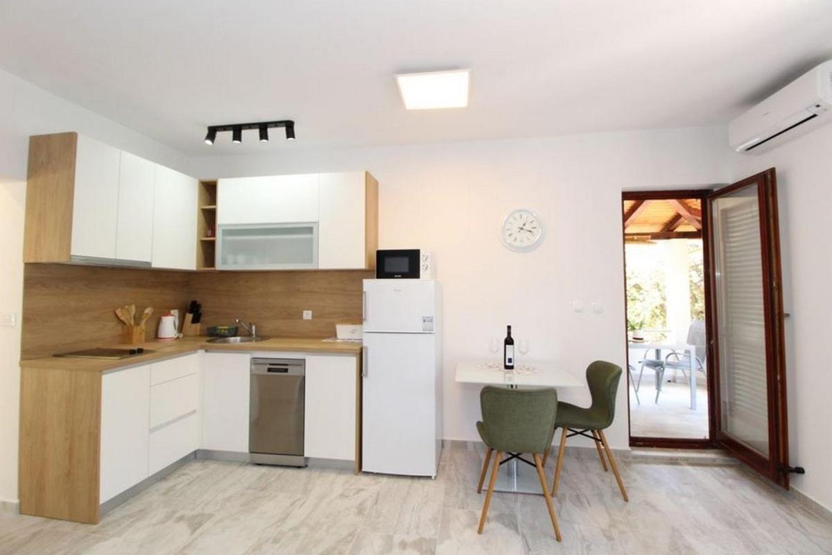 Apartments By The Sea Mandre, Pag - 6284 Kolan Room photo